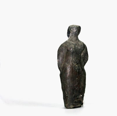 Kleine Frauenfigur