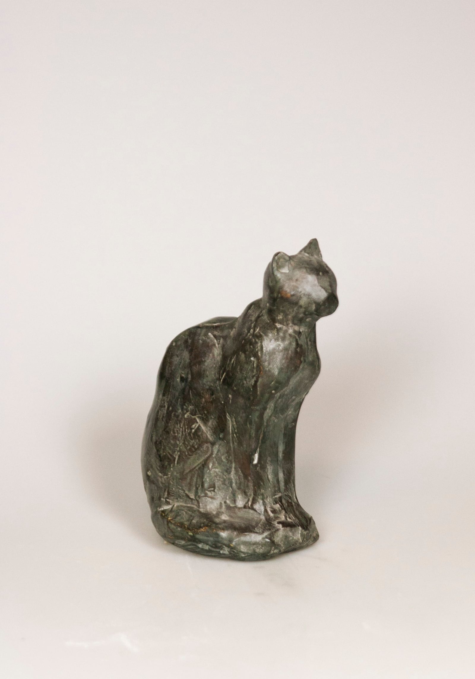 Sitzende Katze – More views 1