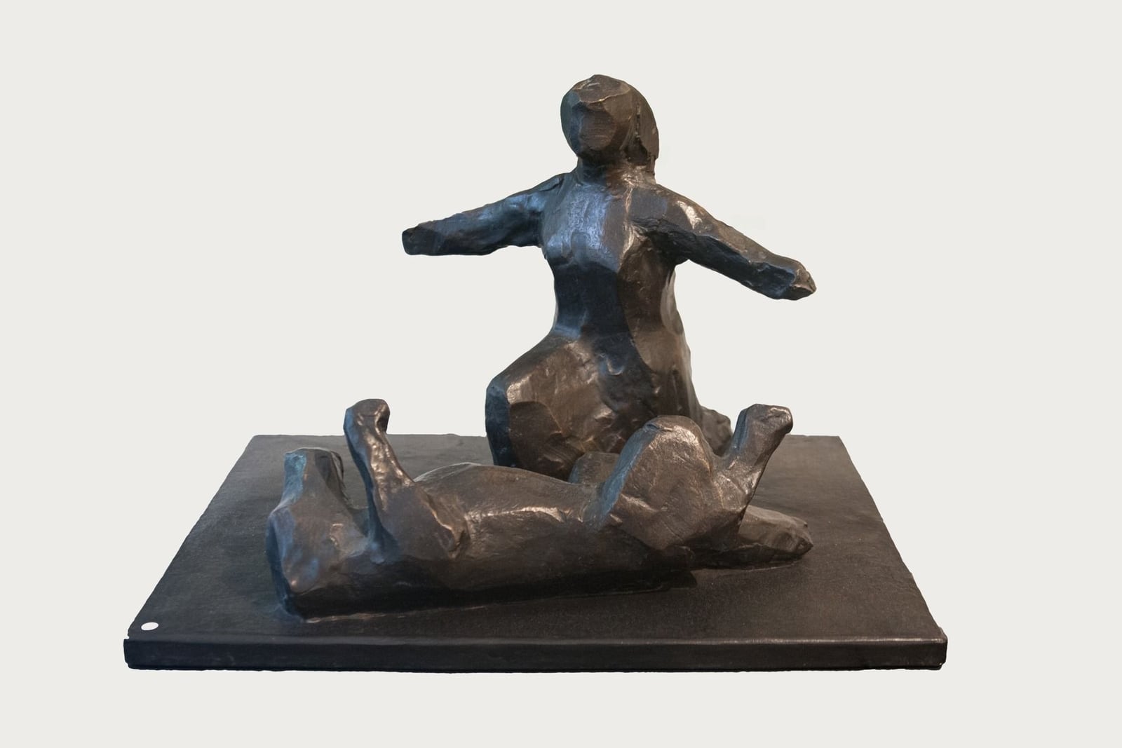 Mädchen mit spielendem Hund – More views 3