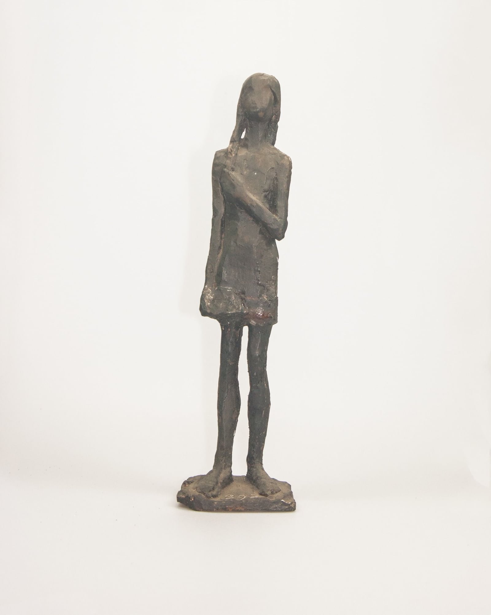 Kleine Mädchenfigur – More views 1
