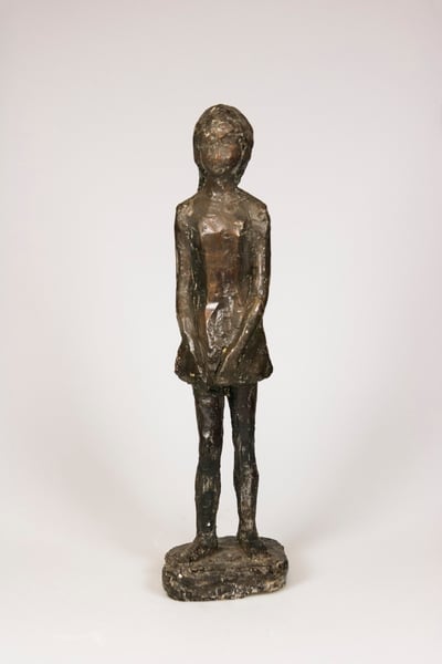 Mädchenfigur